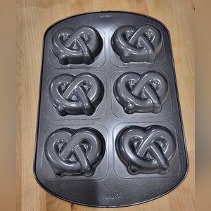Wilton Pretzel Pan